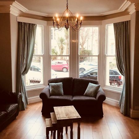 7 Llewelyn Avenue Apartment Ландъндо Екстериор снимка
