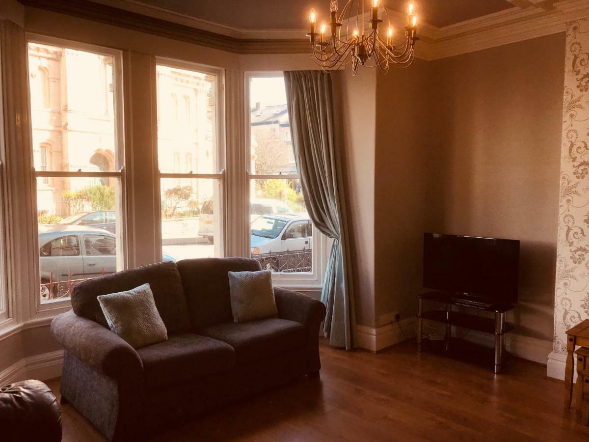 7 Llewelyn Avenue Apartment Ландъндо Екстериор снимка