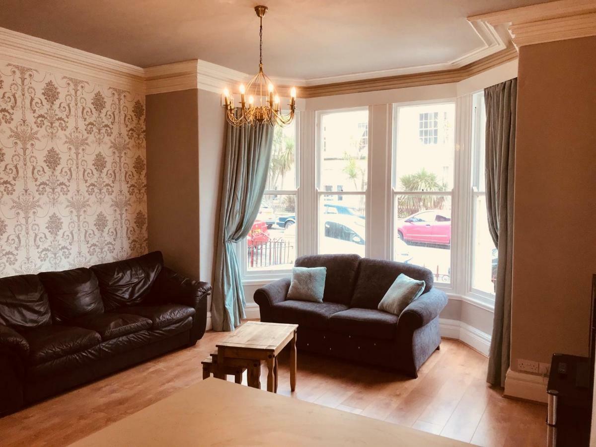 7 Llewelyn Avenue Apartment Ландъндо Екстериор снимка
