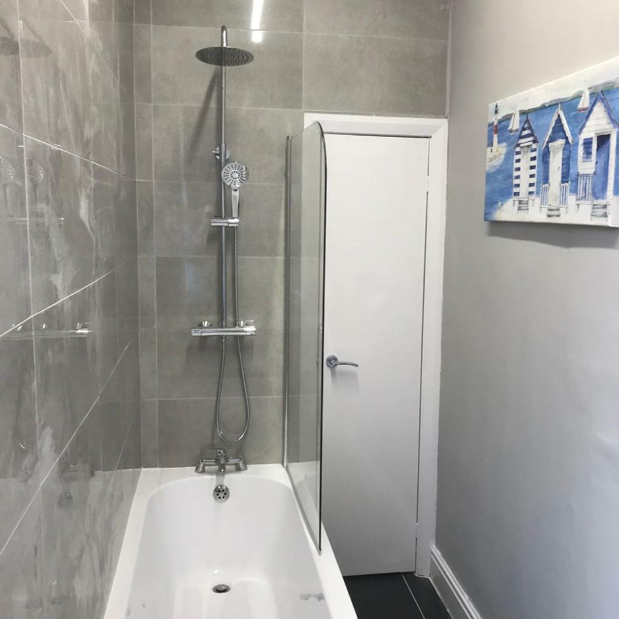 7 Llewelyn Avenue Apartment Ландъндо Екстериор снимка