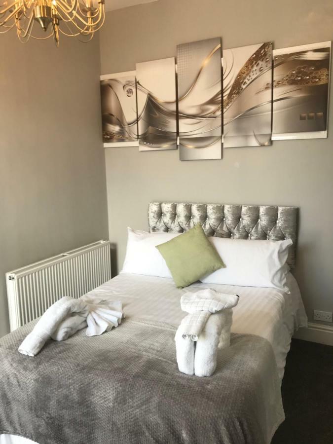 7 Llewelyn Avenue Apartment Ландъндо Екстериор снимка