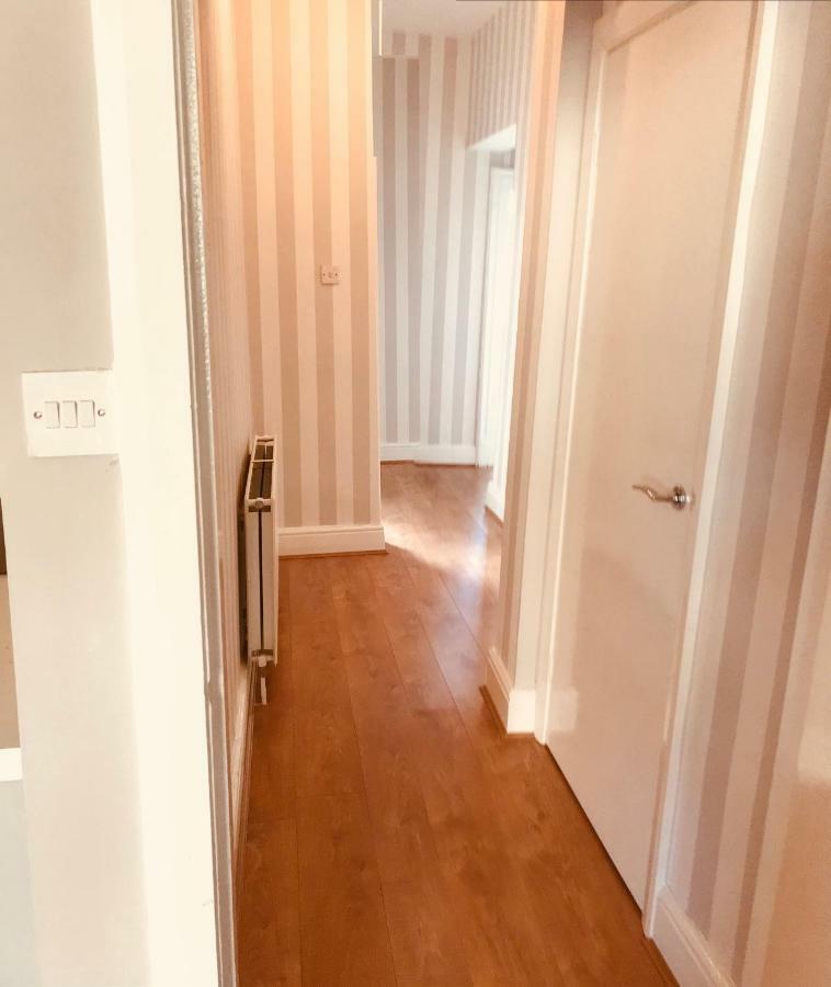 7 Llewelyn Avenue Apartment Ландъндо Екстериор снимка