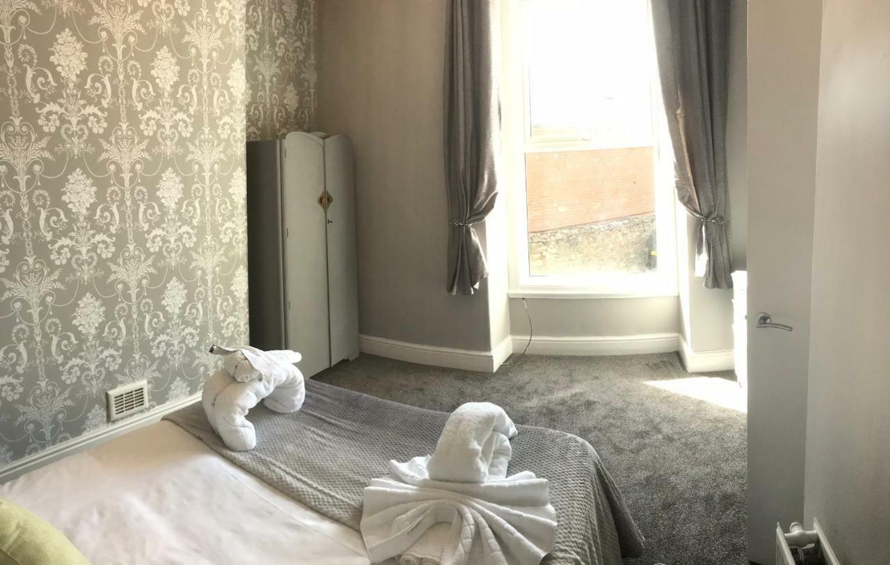 7 Llewelyn Avenue Apartment Ландъндо Екстериор снимка